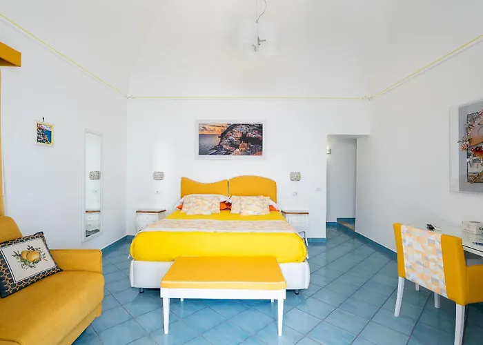 Alojamento de Acomodação e Pequeno-almoço Casa Nilde Positano